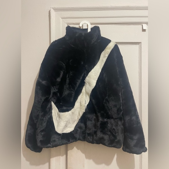 Nike faux fur jacket - Picture 1 of 2